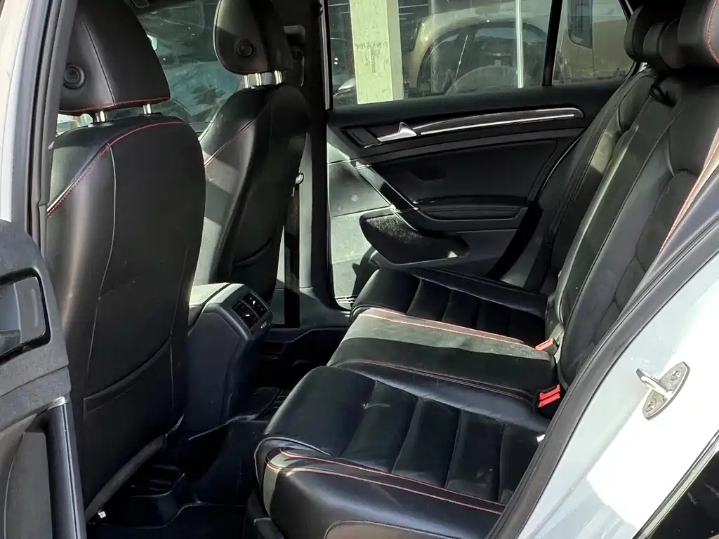 VOLKSWAGEN GOLF GTI 2016