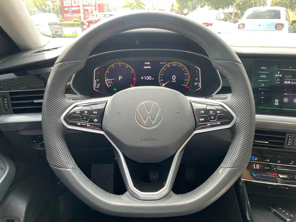 VOLKSWAGEN PASSAT 2024