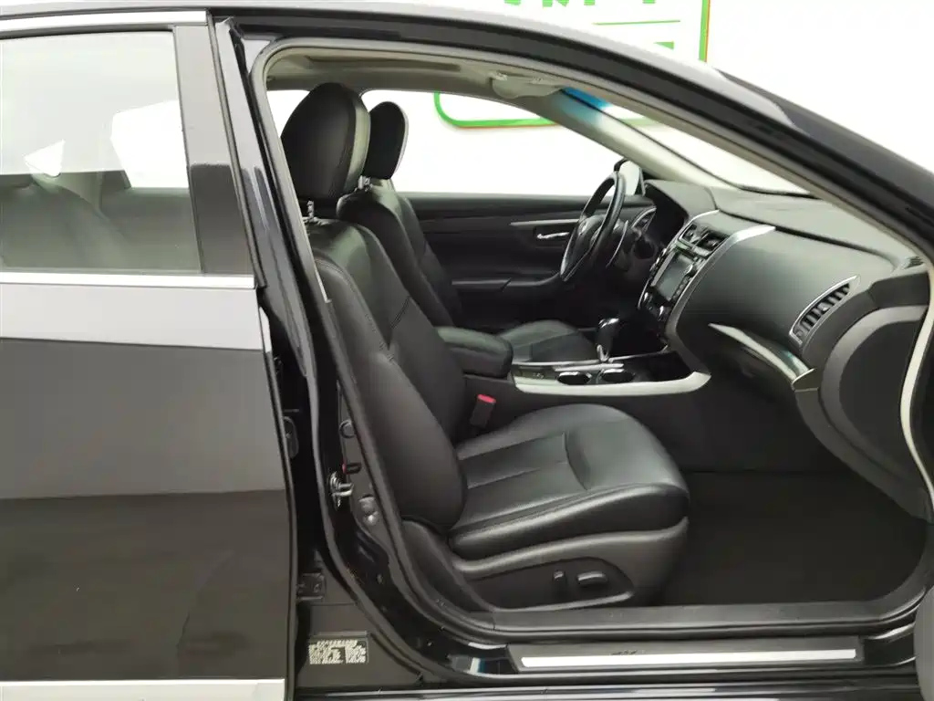 NISSAN TEANA 2015