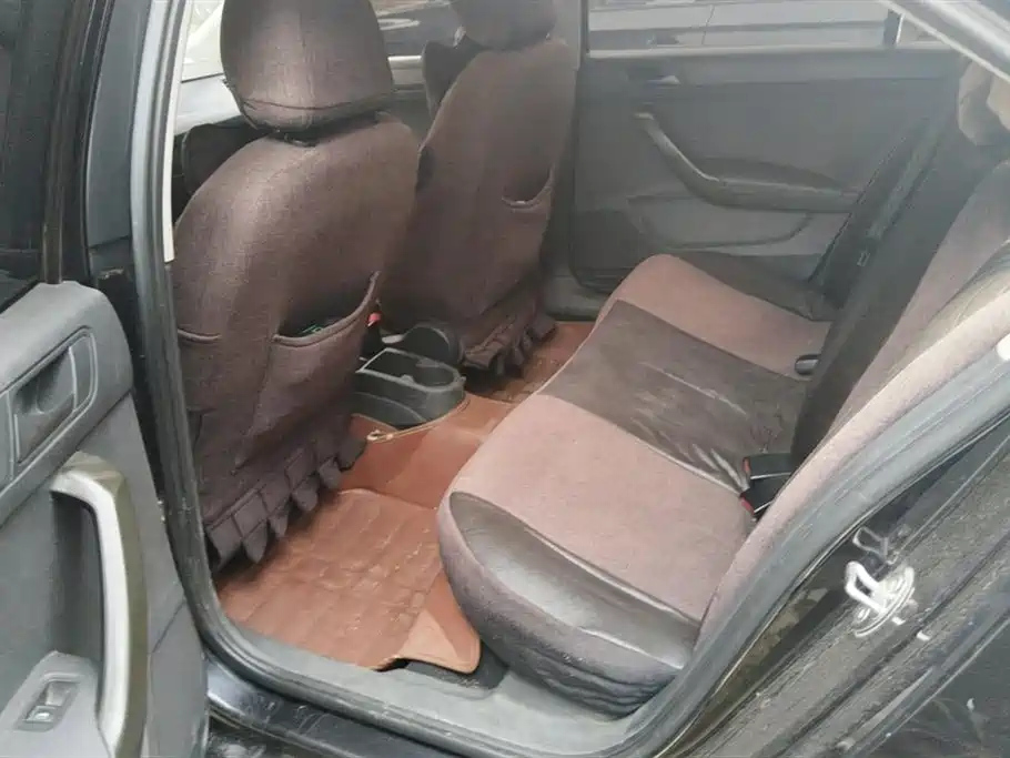 VOLKSWAGEN SANTANA 2015