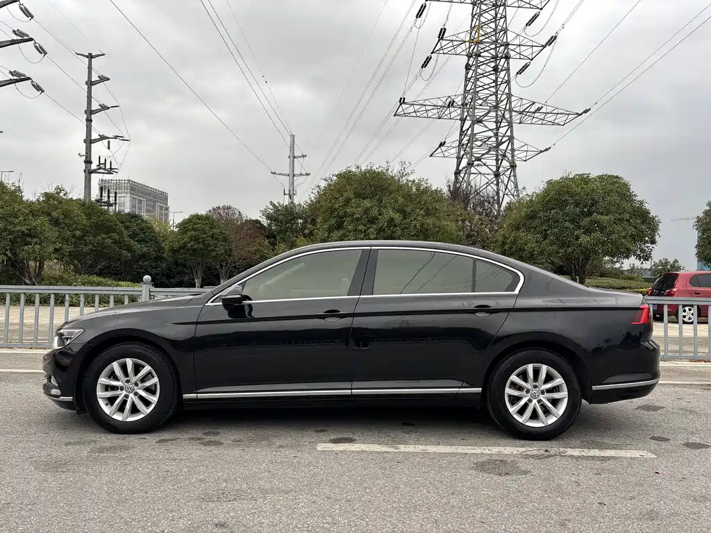 VOLKSWAGEN MAGOTAN 2019