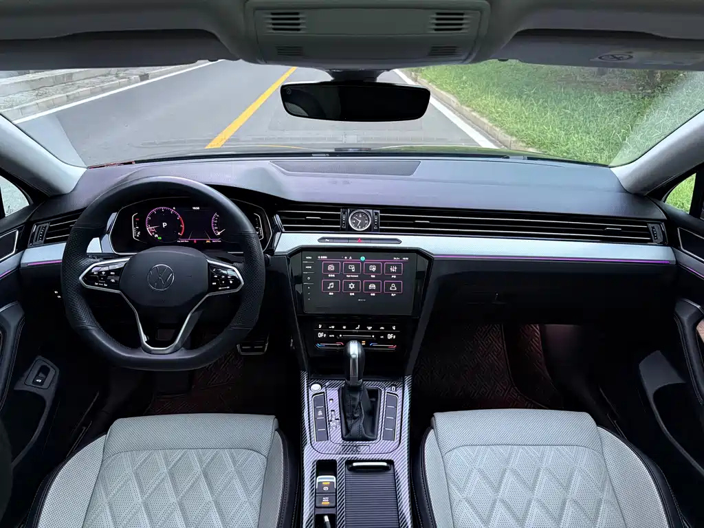 VOLKSWAGEN MAGOTAN 2023