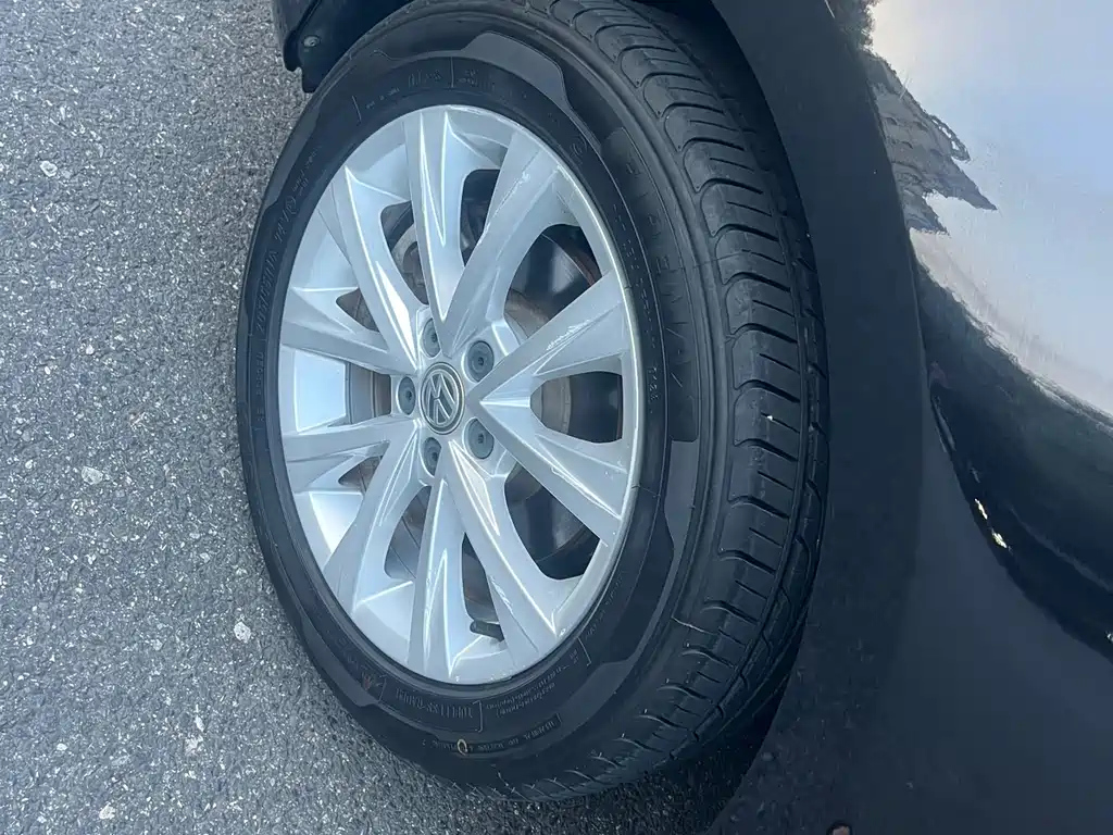 VOLKSWAGEN LAVIDA 2016