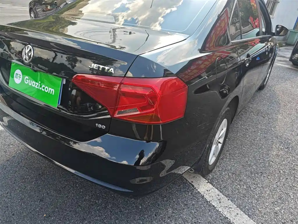 VOLKSWAGEN JETTA 2017