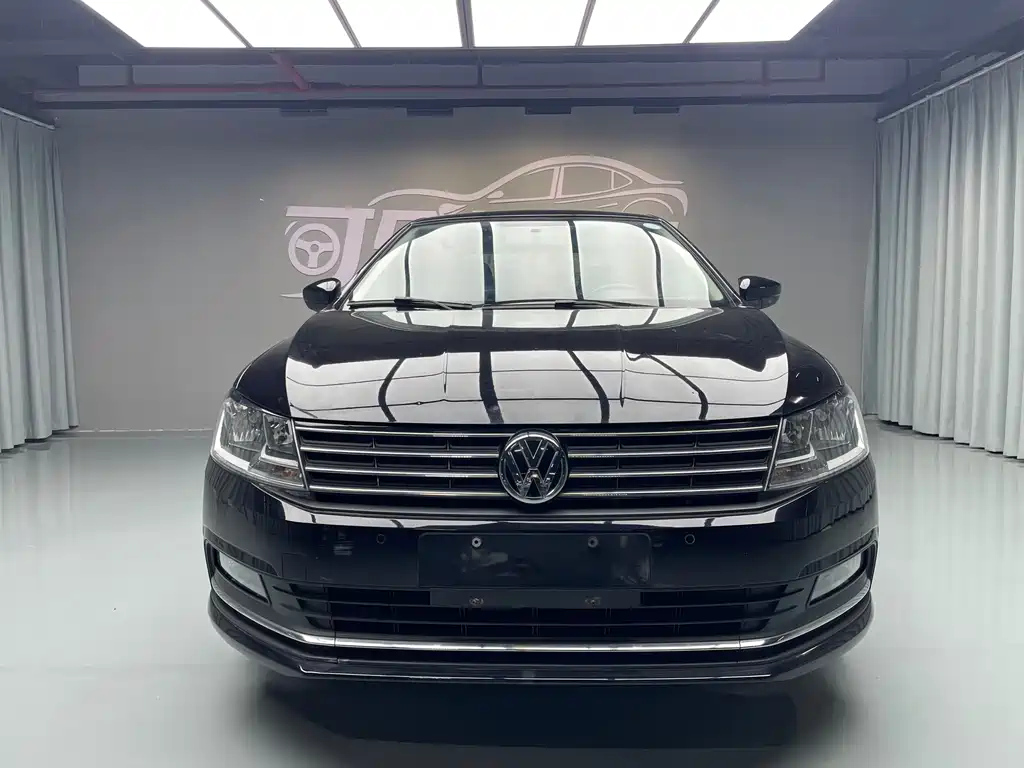 VOLKSWAGEN LAVIDA 2015