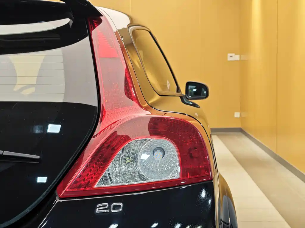 VOLVO C30 2011