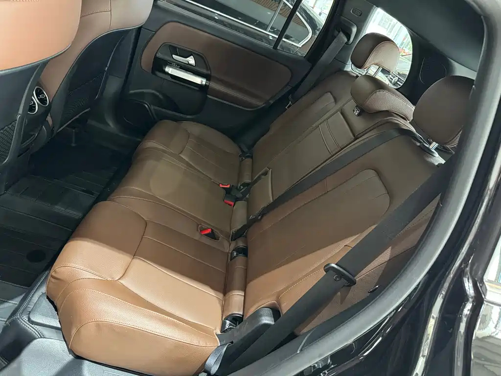 MERCEDES BENZ GLB 2023