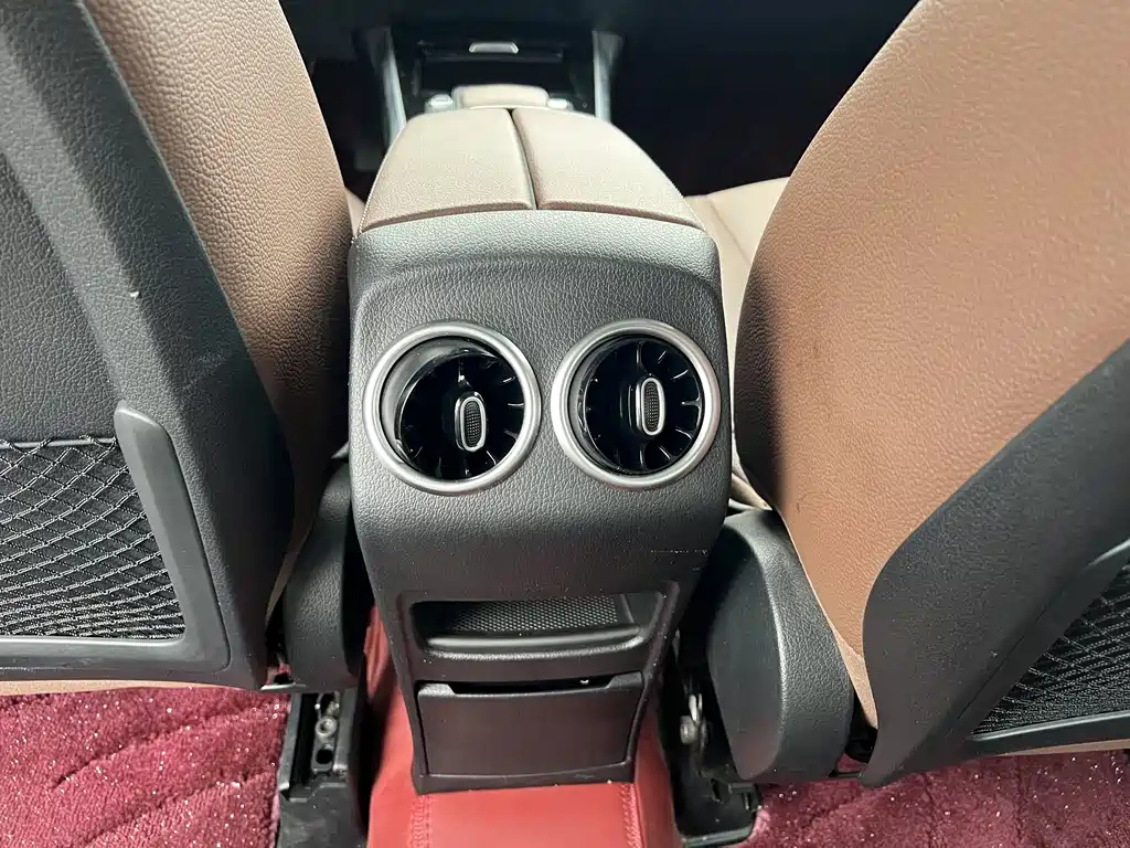 MERCEDES BENZ GLB 2024