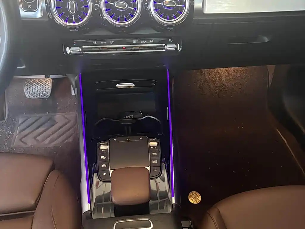 MERCEDES BENZ GLB 2023