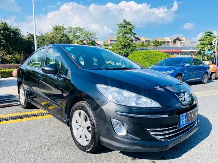 PEUGEOT 408 2012