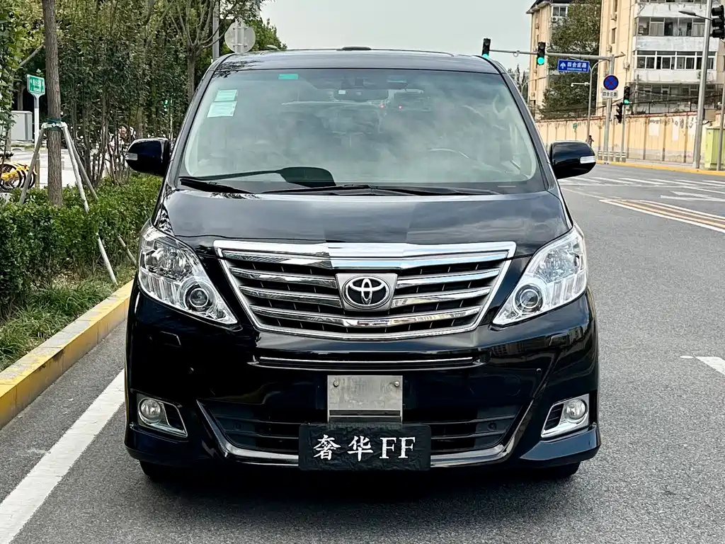 TOYOTA ALPHARD 2012