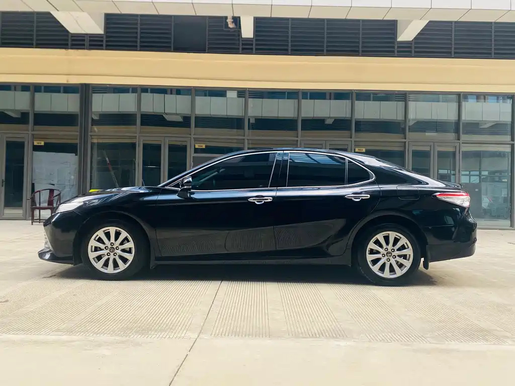 TOYOTA CAMRY 2018