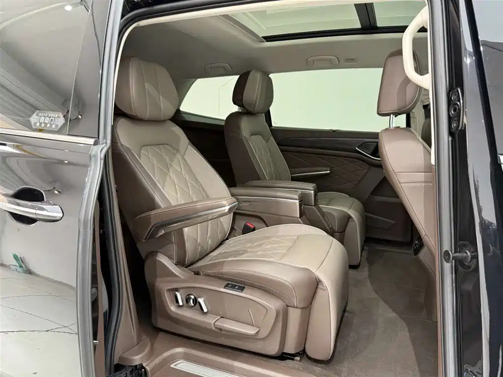 VOLKSWAGEN VILORAN 2024