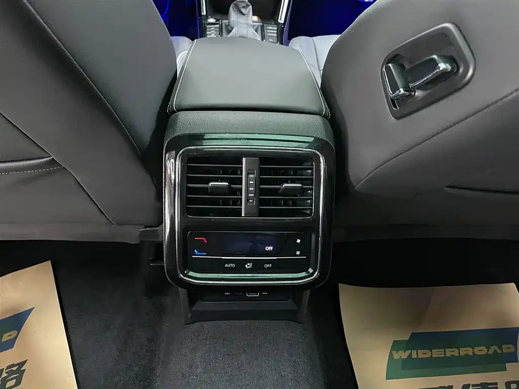 VOLKSWAGEN PASSAT 2023