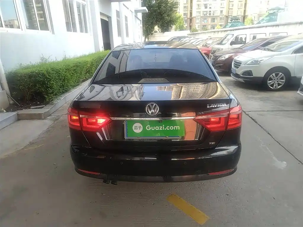 VOLKSWAGEN LAVIDA 2013