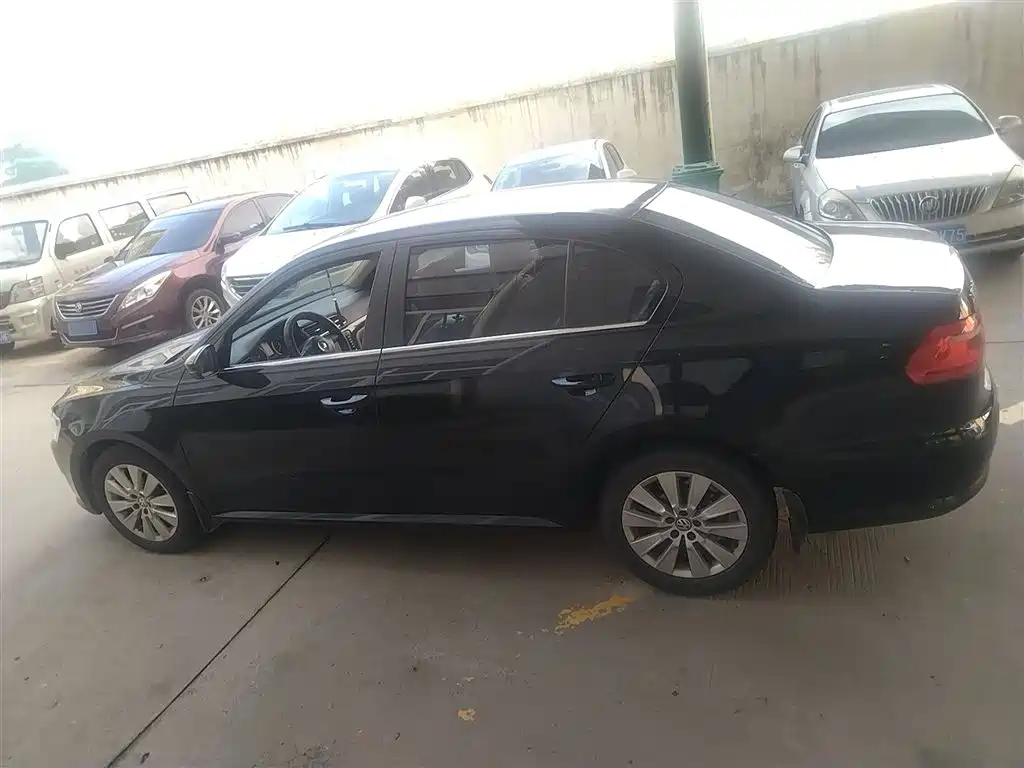 VOLKSWAGEN LAVIDA 2013
