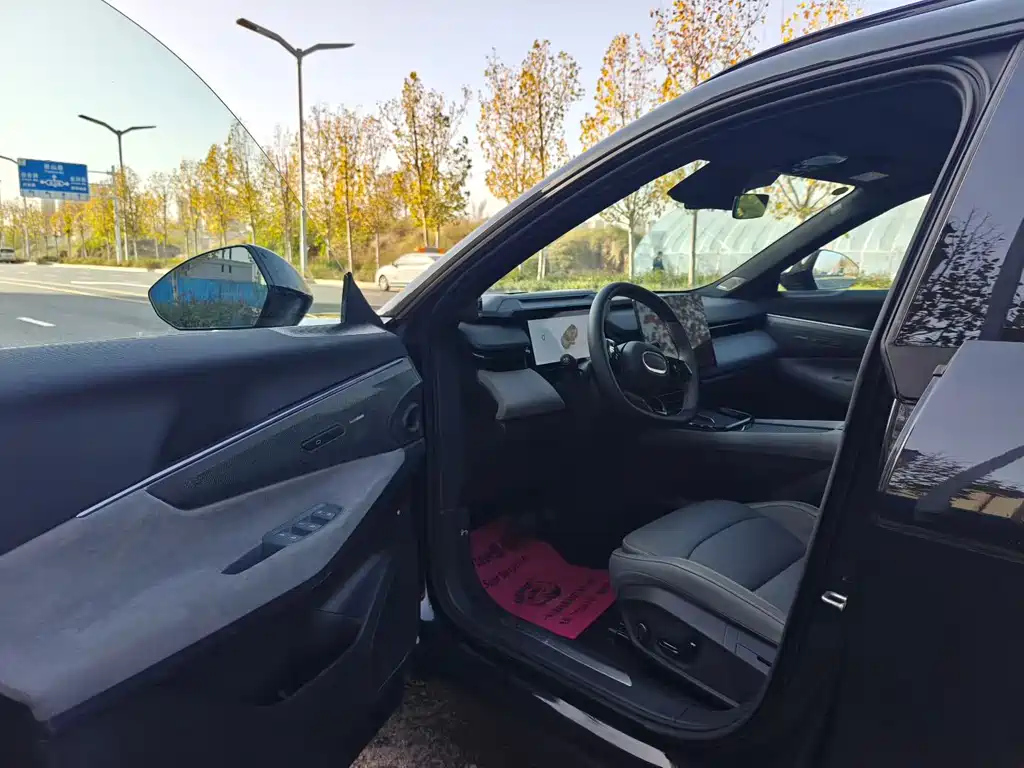 LYNK&CO 08 NEW ENERGY 2025