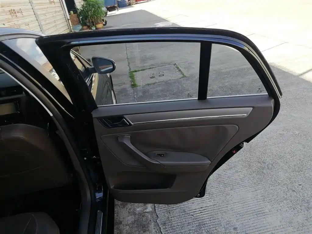 VOLKSWAGEN BORA 2014