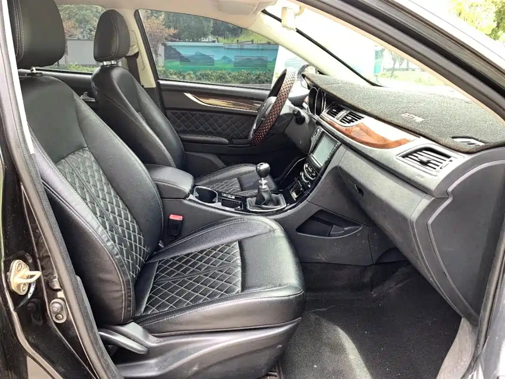 ZOTYE Z500 2015