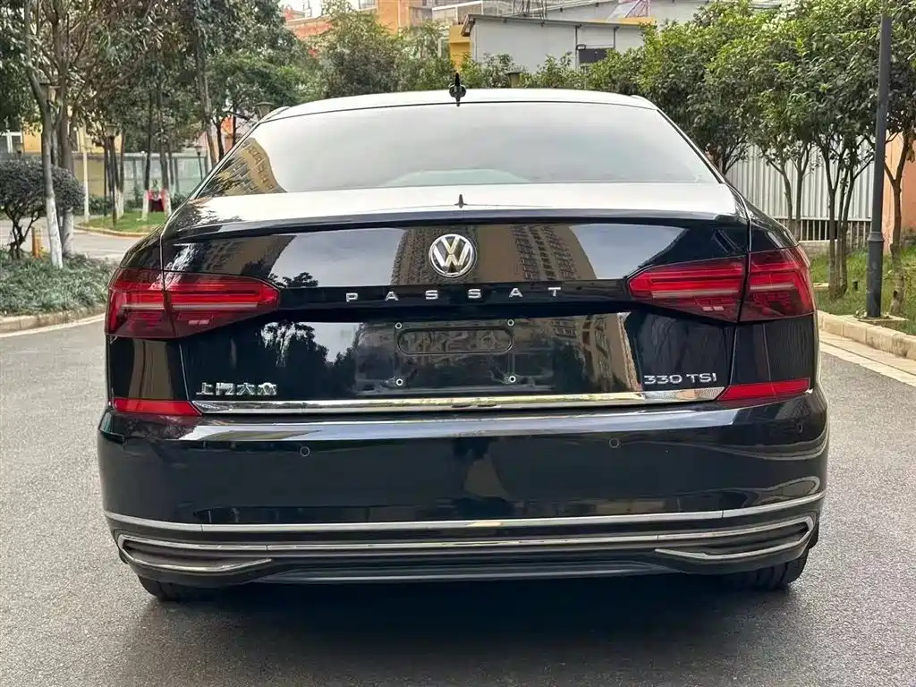 VOLKSWAGEN PASSAT 2019