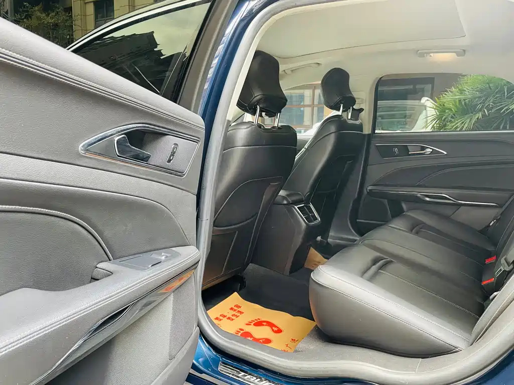 FORD TAURUS 2018