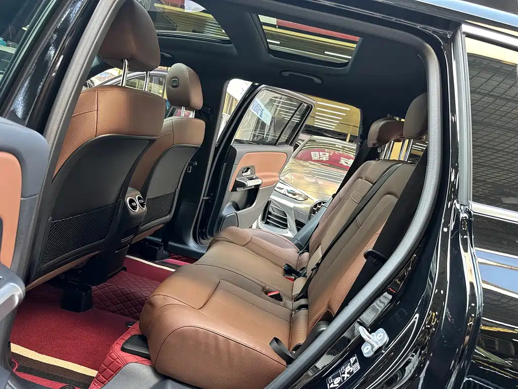 MERCEDES BENZ GLB 2024