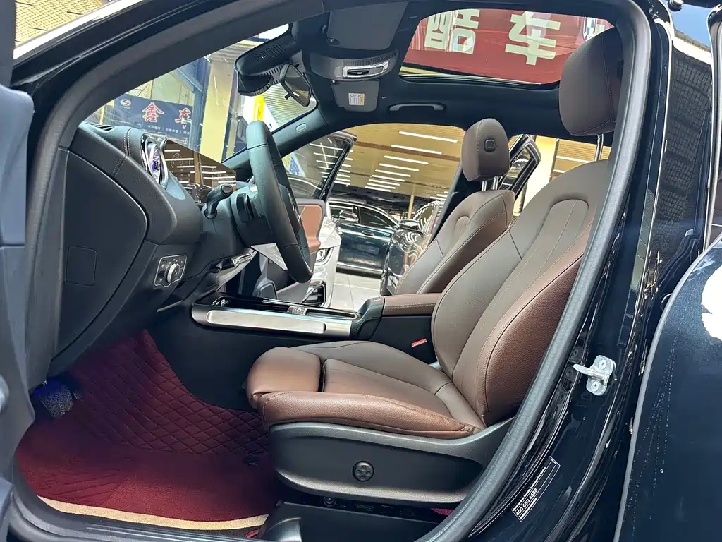 MERCEDES BENZ GLB 2024