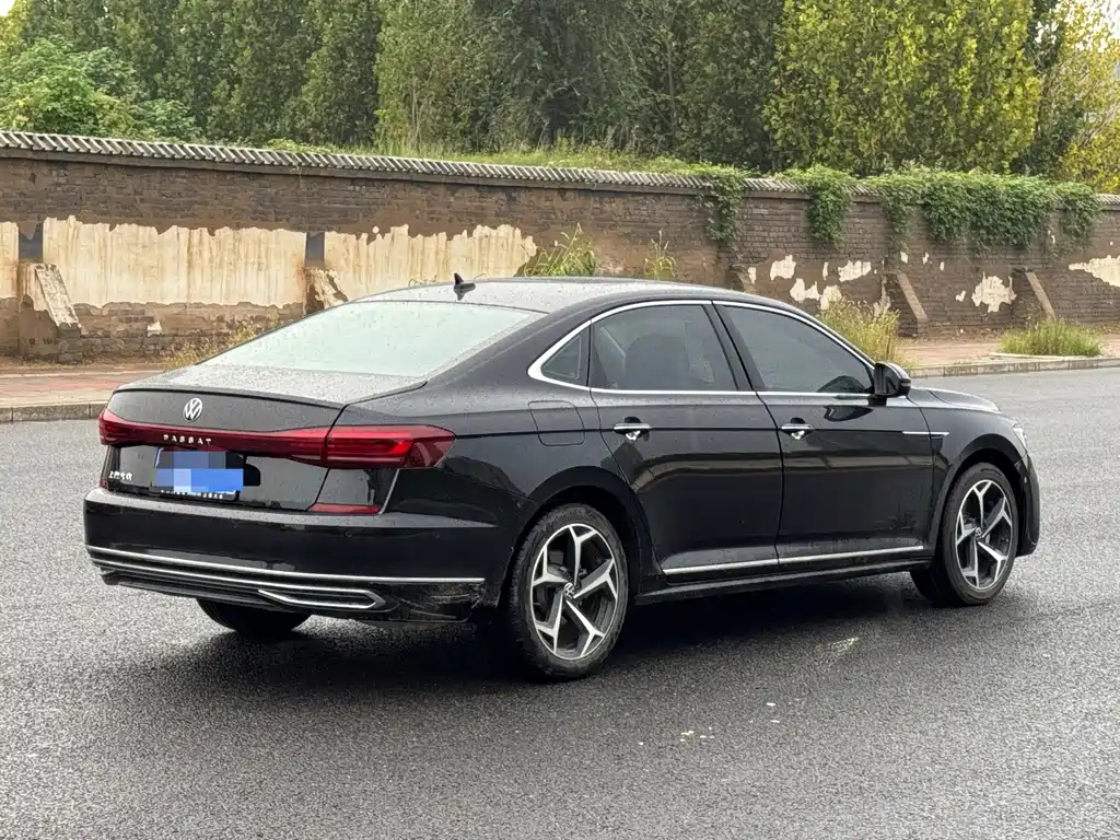 VOLKSWAGEN PASSAT 2024