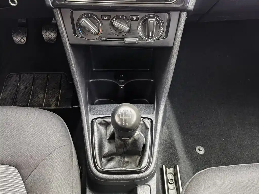 VOLKSWAGEN JETTA 2015