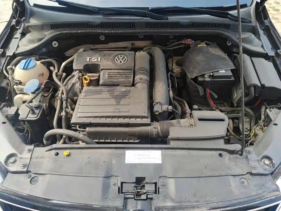 VOLKSWAGEN SAGITAR 2015