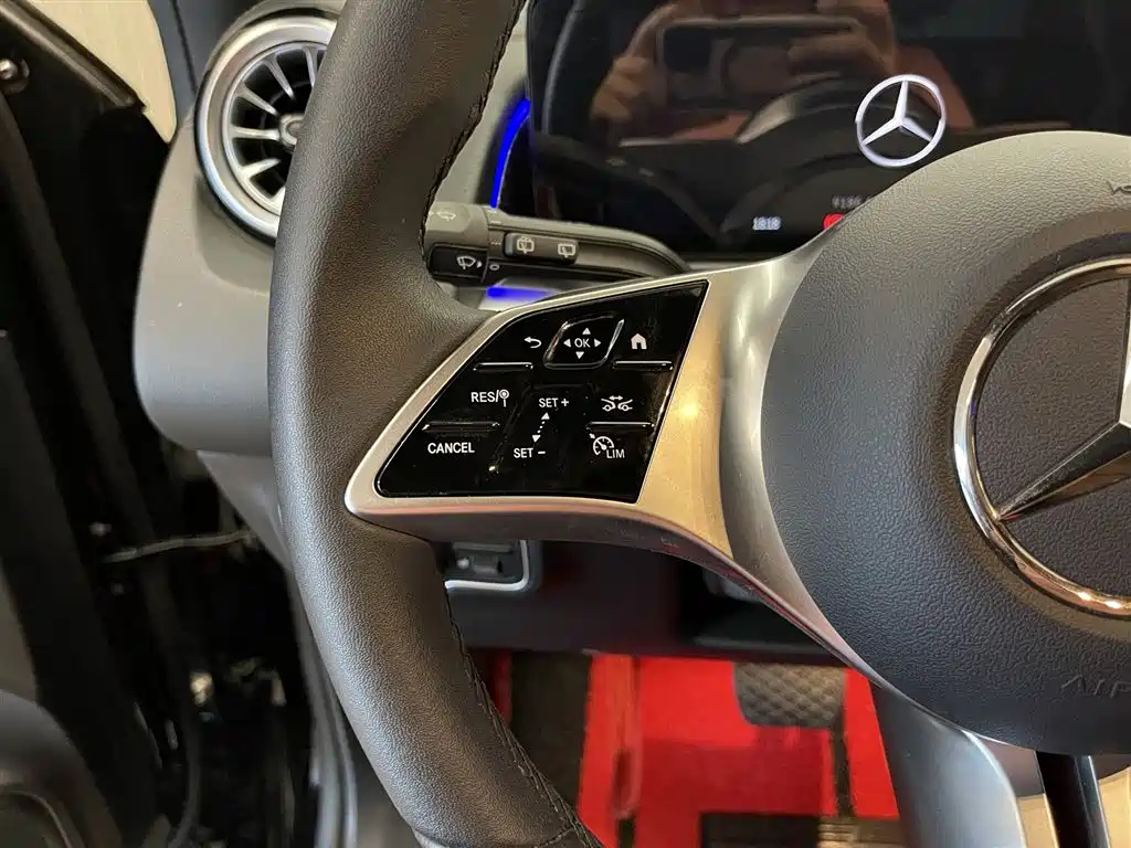 MERCEDES BENZ GLB 2024