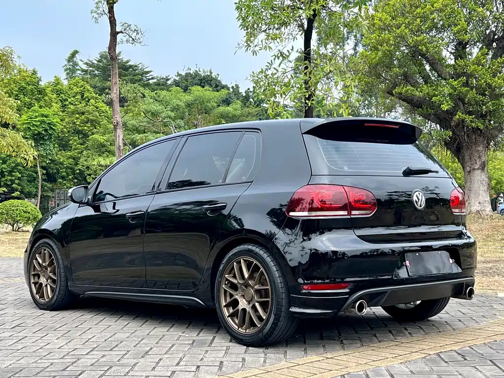 VOLKSWAGEN GOLF GTI 2011