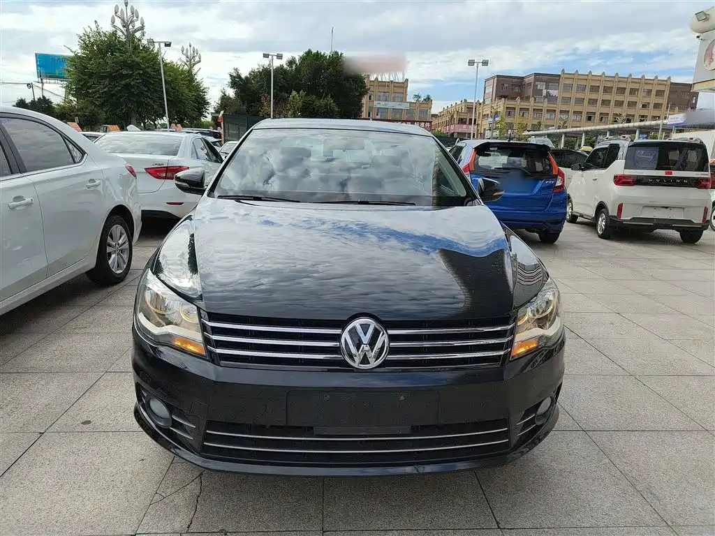 VOLKSWAGEN BORA 2015