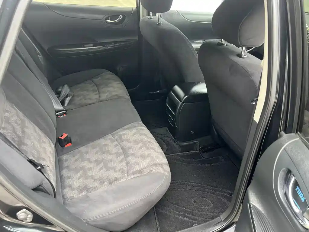 NISSAN TIIDA TIIDA 2011