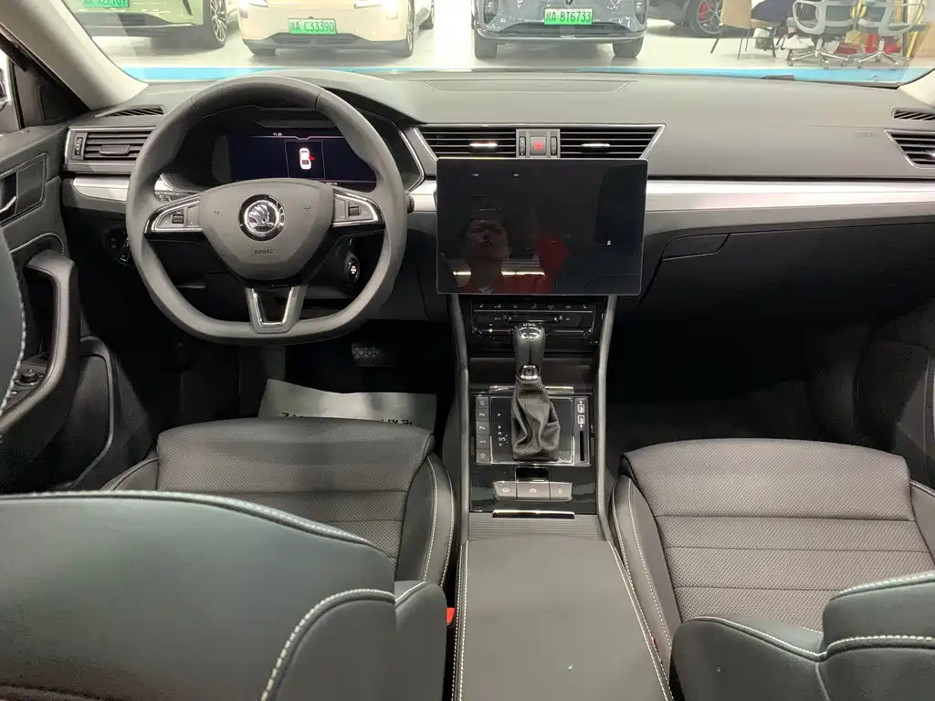 SKODA SUPERB 2025