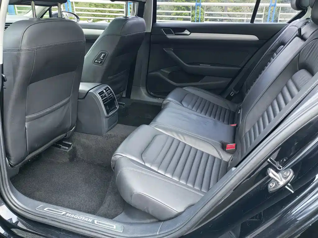 VOLKSWAGEN MAGOTAN 2017