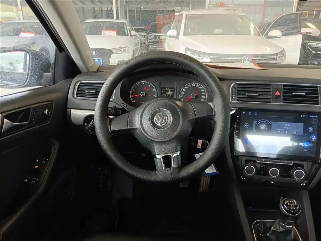 VOLKSWAGEN SAGITAR 2014