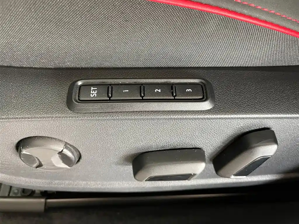 VOLKSWAGEN GOLF GTI 2021