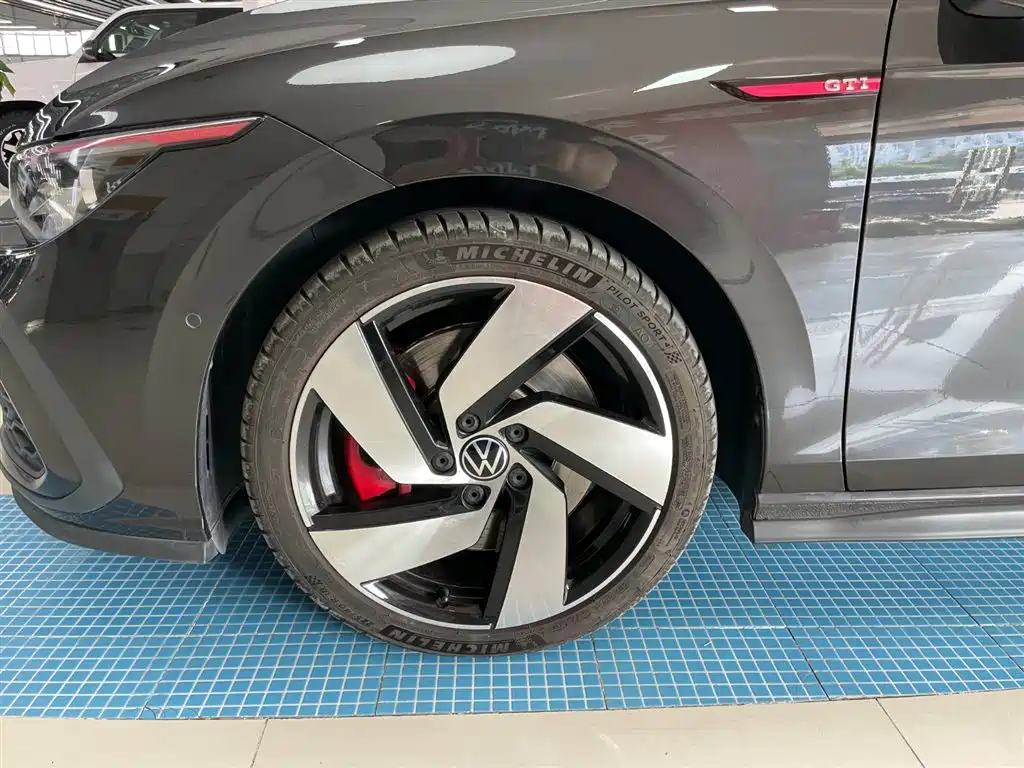 VOLKSWAGEN GOLF GTI 2021