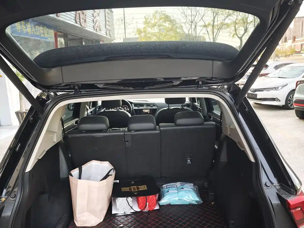 VOLKSWAGEN TIGUAN L 2021
