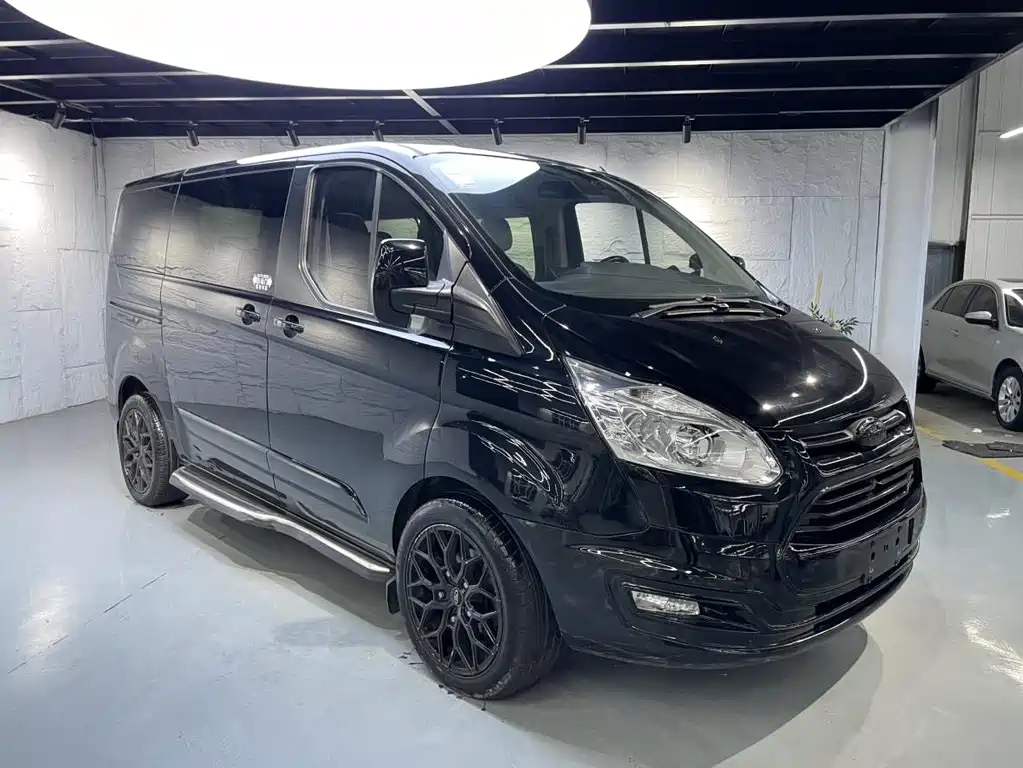 FORD TOUREO 2017
