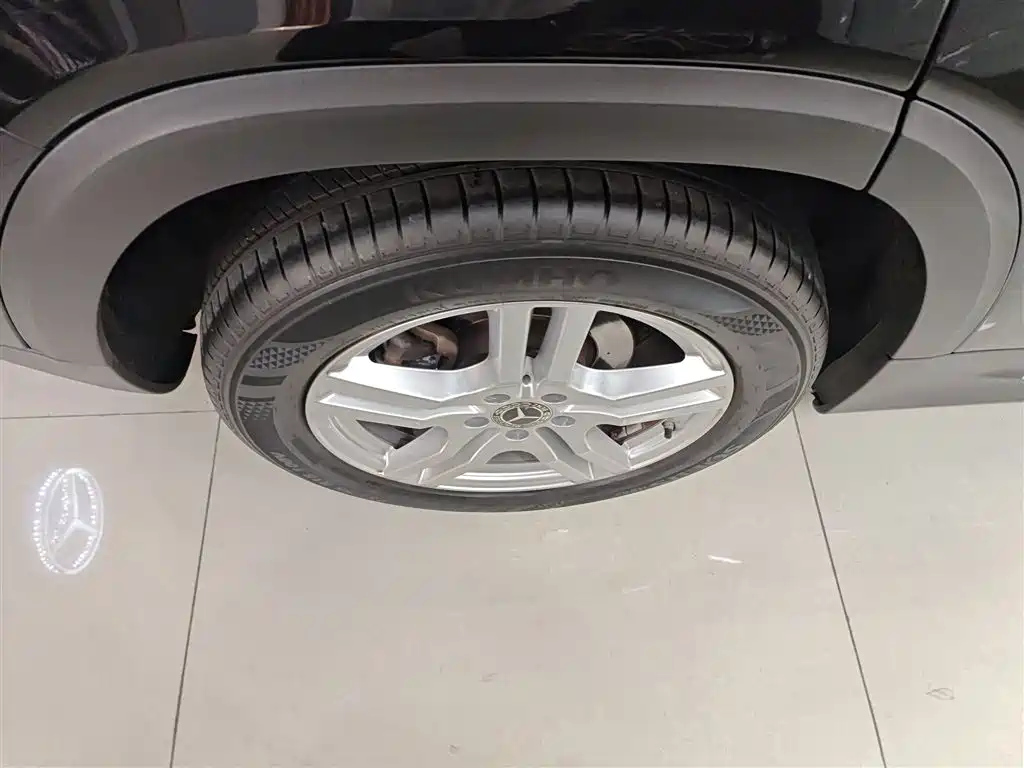 MERCEDES BENZ GLB 2021