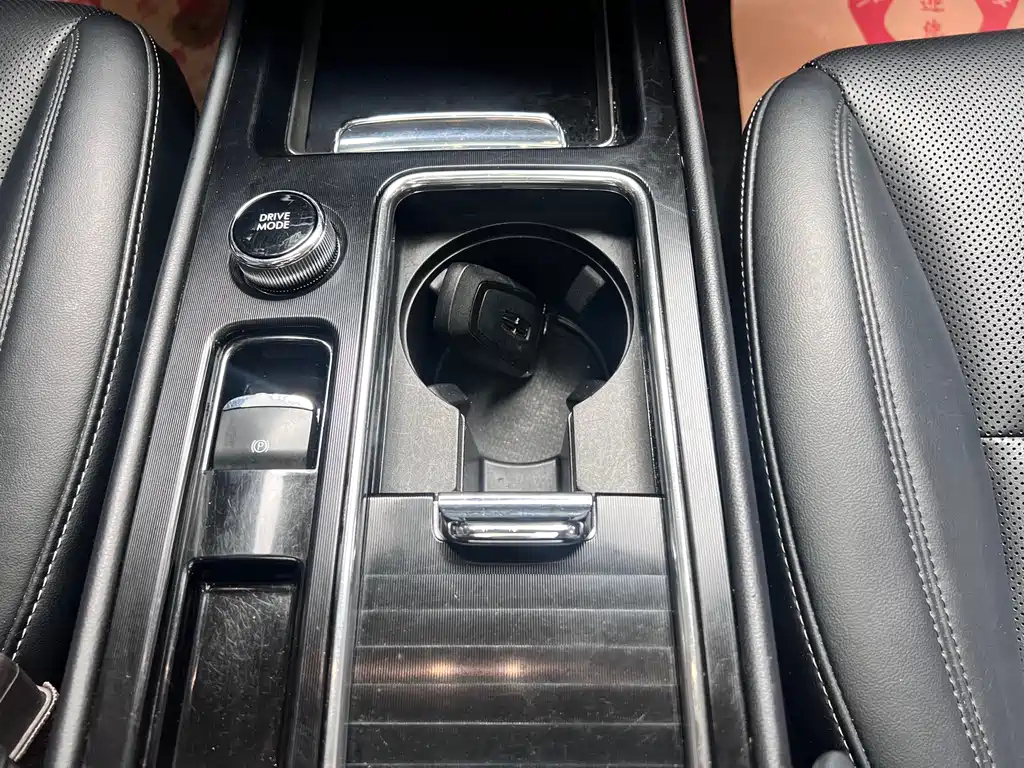 LINCOLN ADVENTURER 2020