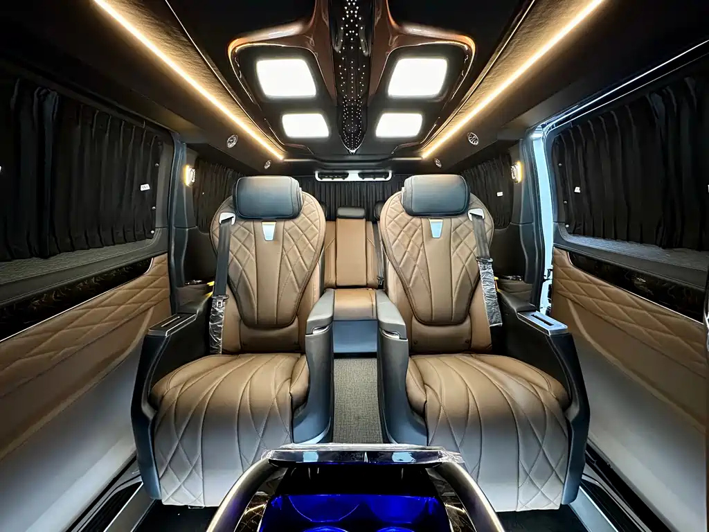 FORD TOUREO 2024