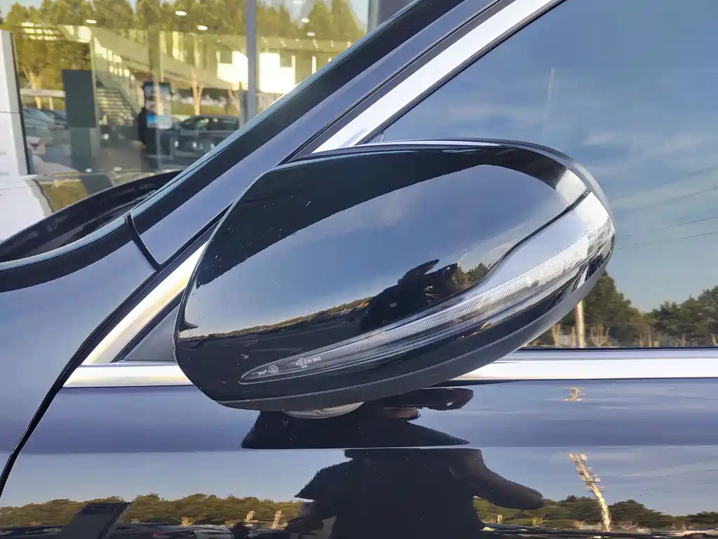 MERCEDES BENZ GLB 2023