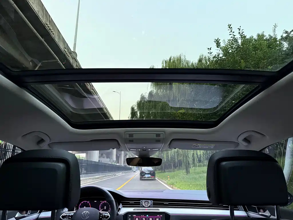 VOLKSWAGEN MAGOTAN 2023