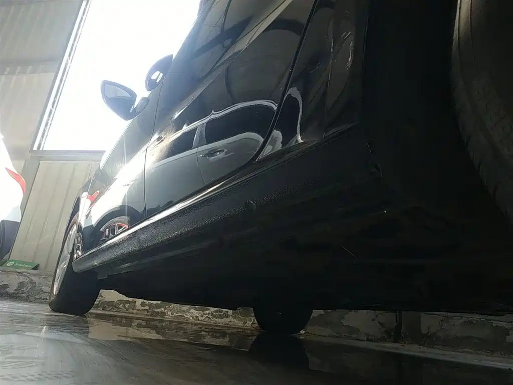 VOLKSWAGEN LAVIDA 2015