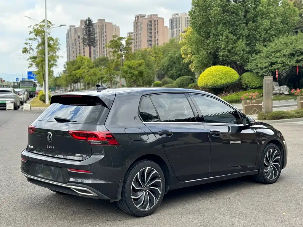 VOLKSWAGEN GOLF 2021