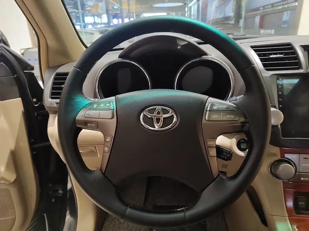 TOYOTA HIGHLANDER 2012