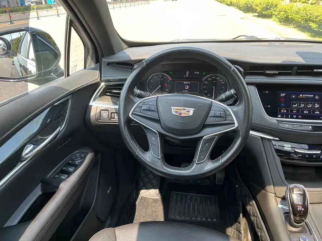 CADILLAC XT5 2021